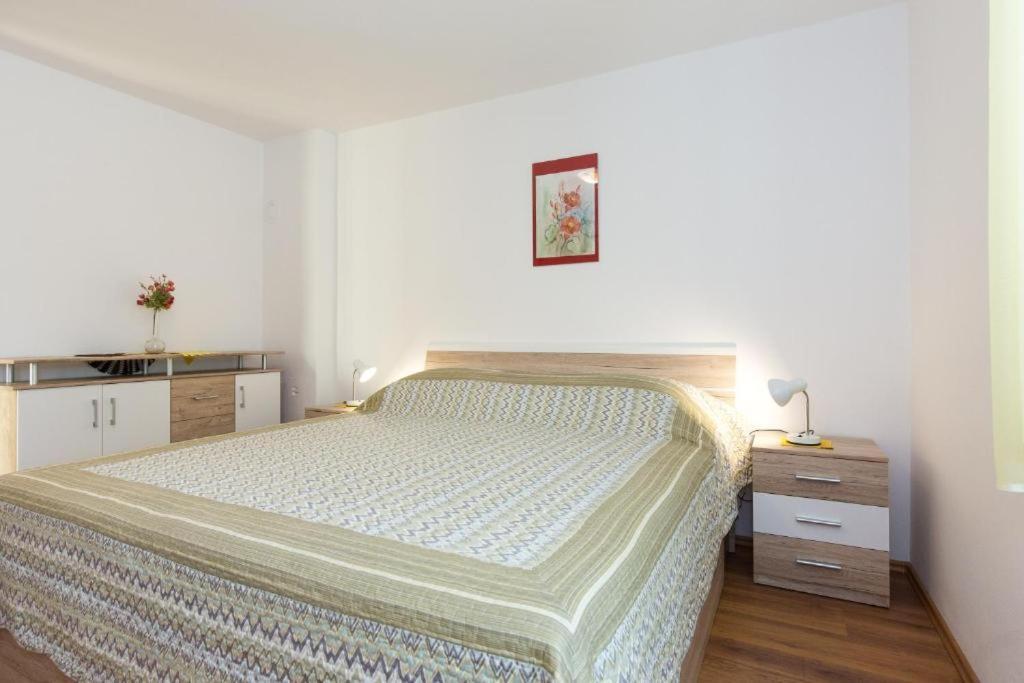 Apartments Hodanic Krk Town Exterior photo