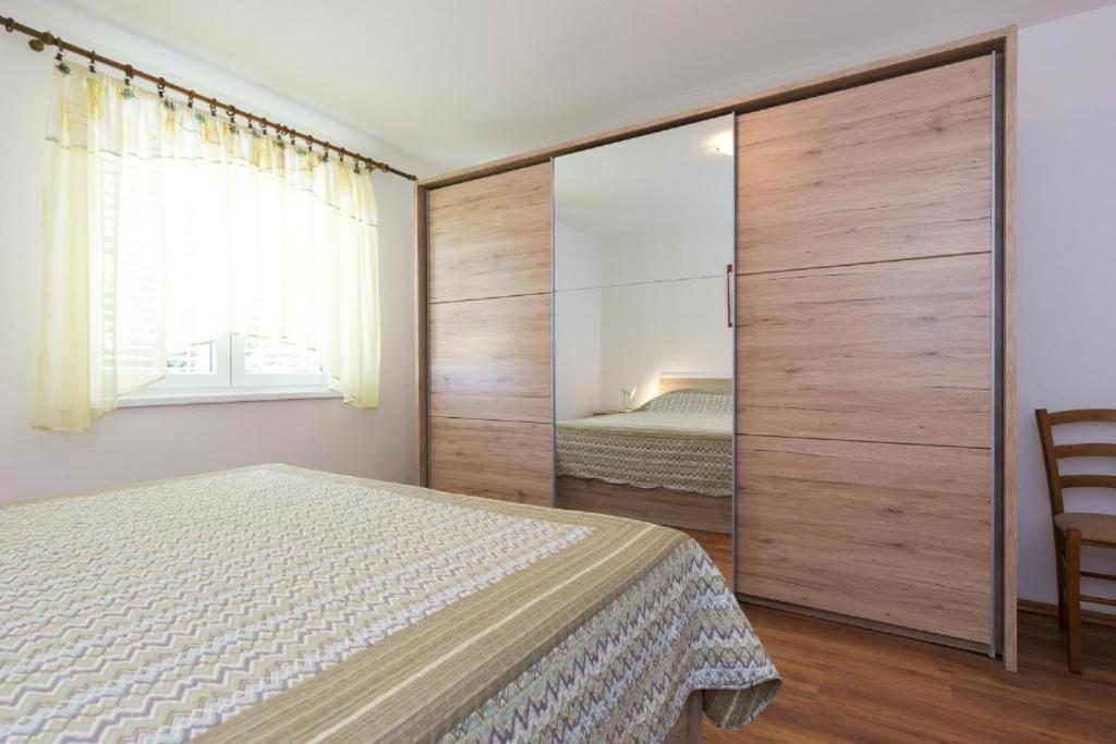 Apartments Hodanic Krk Town Exterior photo