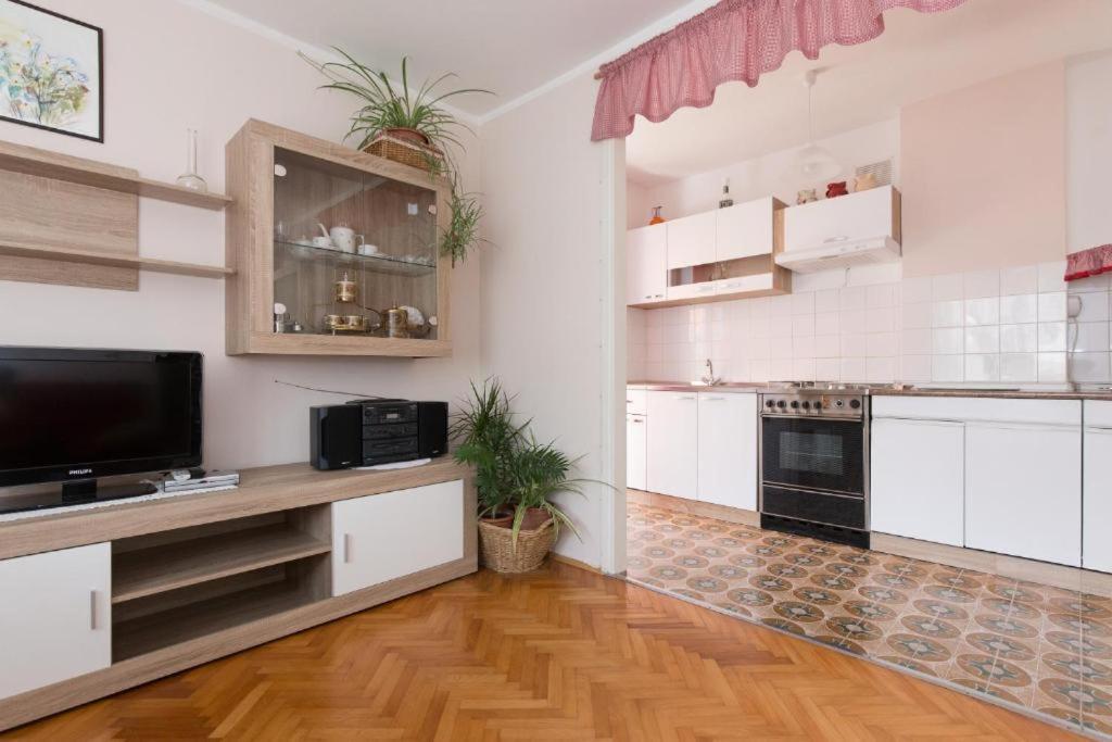 Apartments Hodanic Krk Town Exterior photo