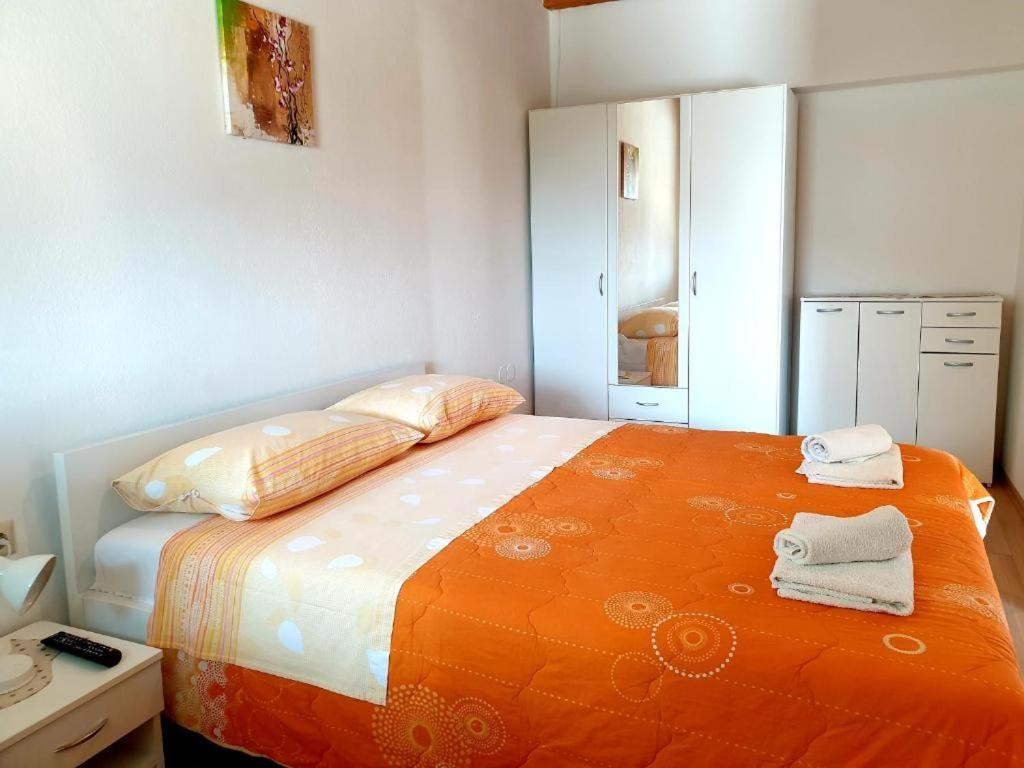 Apartments Hodanic Krk Town Exterior photo