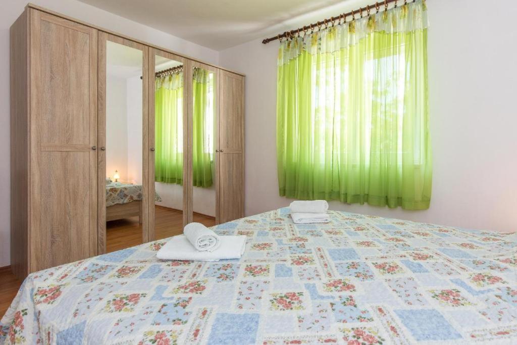 Apartments Hodanic Krk Town Exterior photo