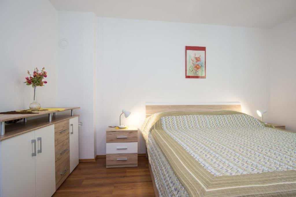 Apartments Hodanic Krk Town Exterior photo